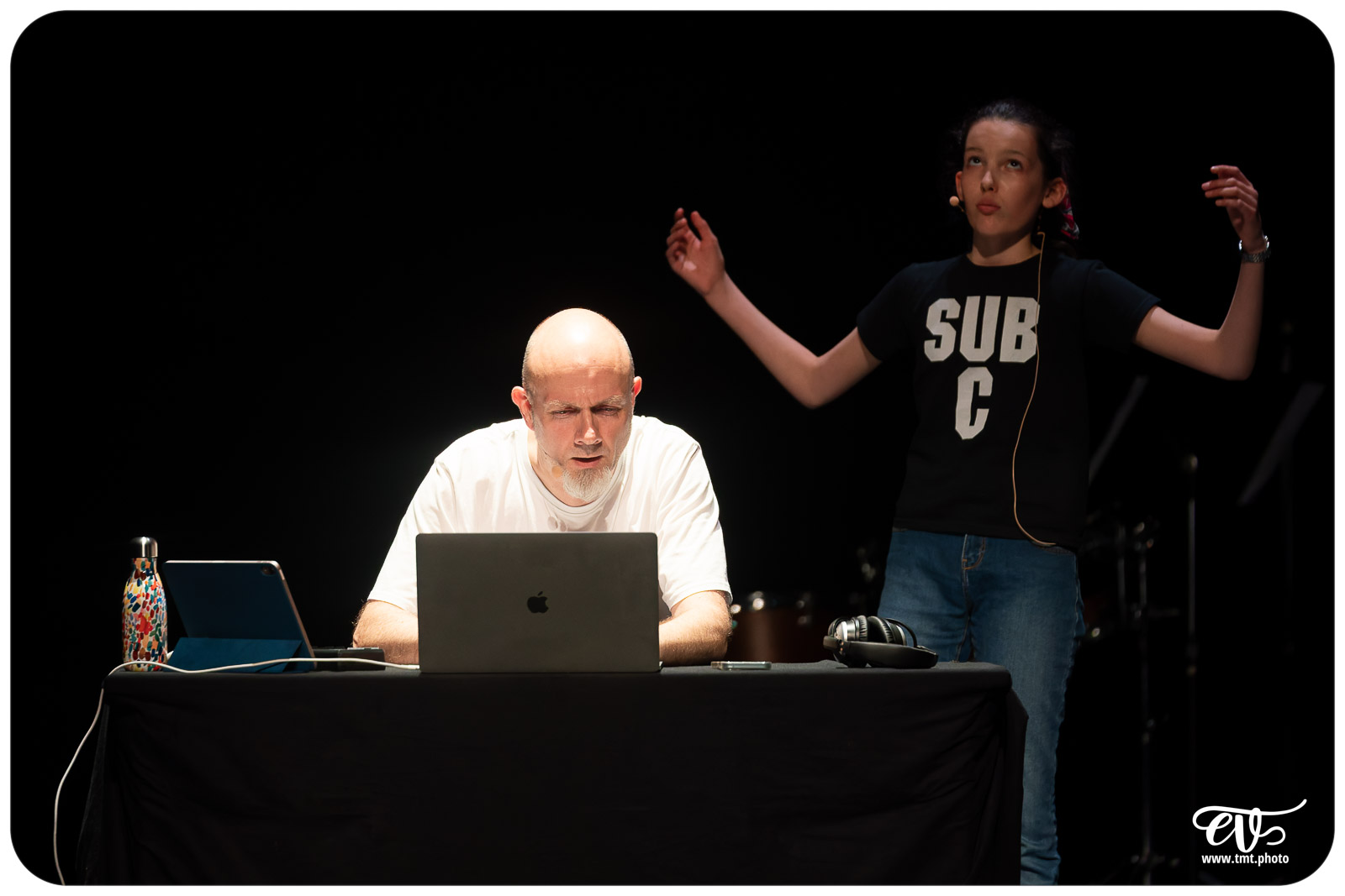 L'HUMOUR DENOTE (ELEVES EMMDH & CEDRIC GOUBERT)